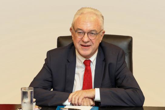 Uruguays Außenminister Mario Lubetkin verkündete direkte Zahlungen an kubanische Ärzte anstatt an die kubanische Regierung
